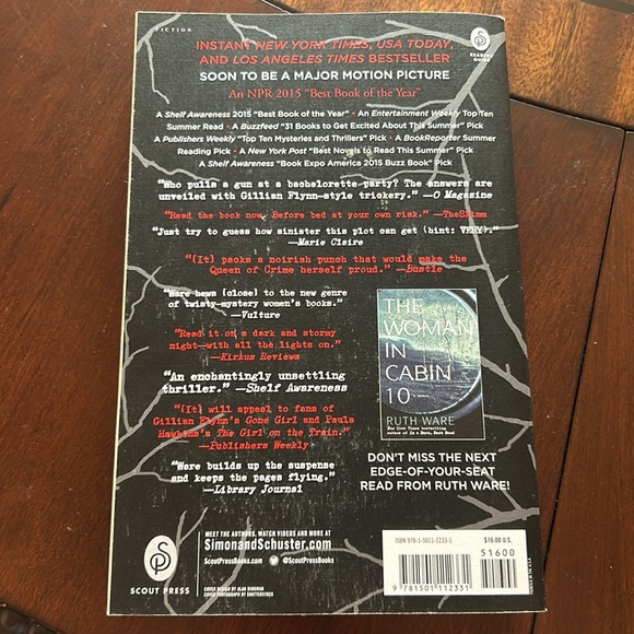 In a dark, dark wood - Picture 2 of 4